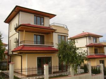 A unique complex of 5 houses Byala